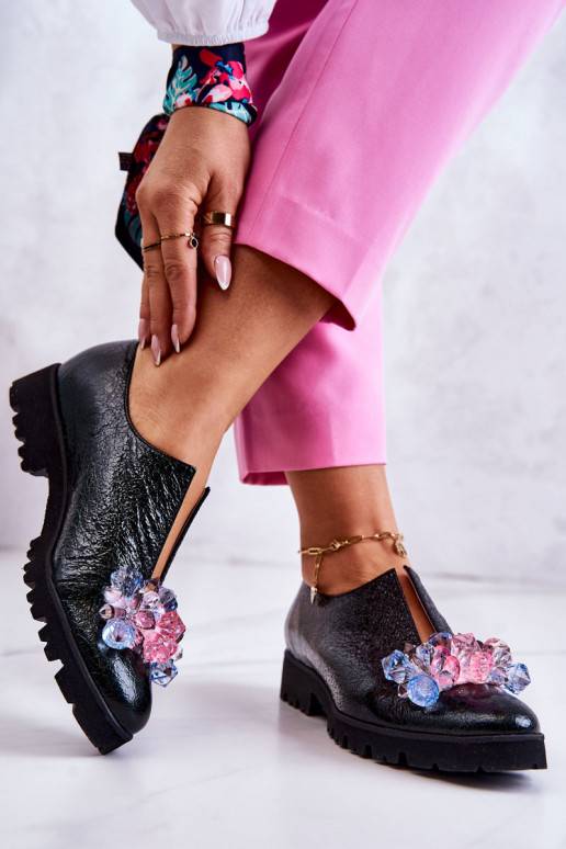 Elegante Schuhe mit Ornamenten in der... Elegante Schuhe mit Ornamenten in der...