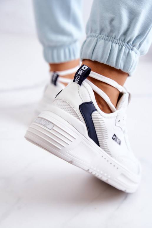 Baskets à la mode modèle chaussures... Baskets à la mode modèle chaussures...