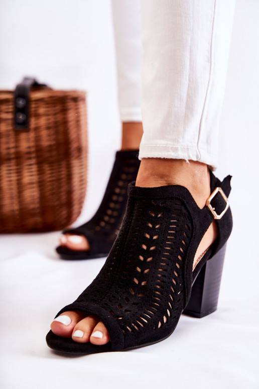 Damenstiefel mit Cut-Out-Motiven in...