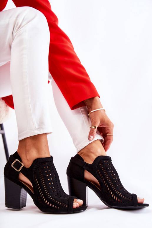 Damenstiefel mit Cut-Out-Motiven in...