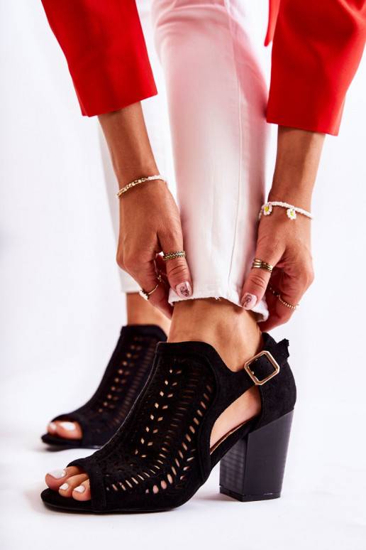 Damenstiefel mit Cut-Out-Motiven in...