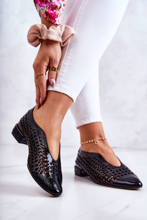 Chaussures de style élégant avec éléments ajourés de couleur noire Ismena