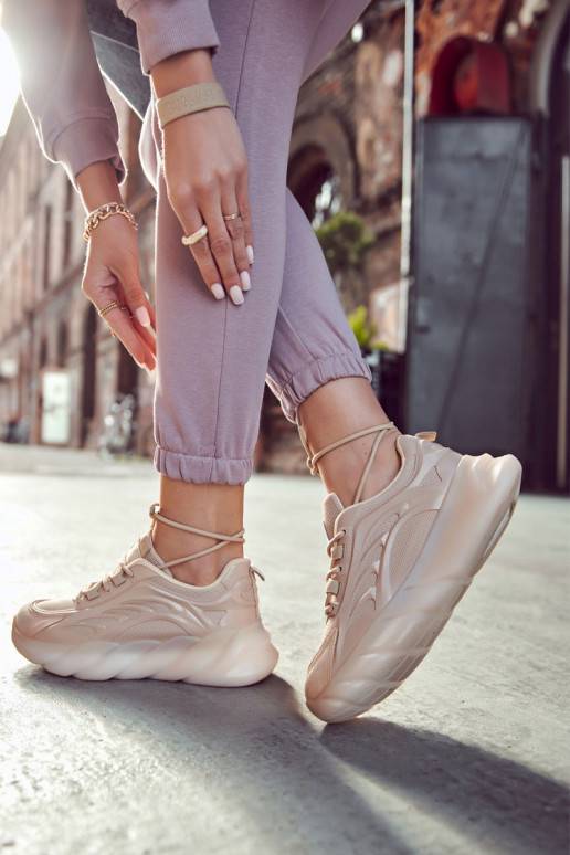 Baskets modèle chaussures couleur beige Sollero