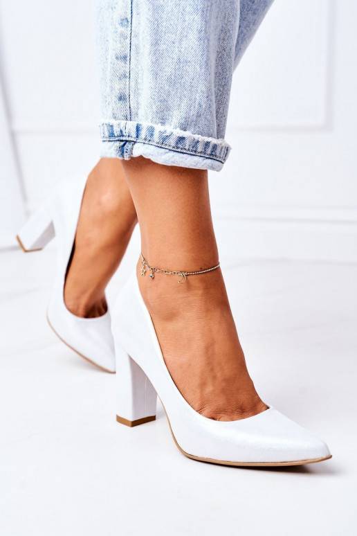 Silberne Satinschuhe Silberne Satinschuhe