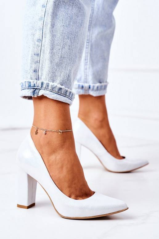 Silberne Satinschuhe Silberne Satinschuhe