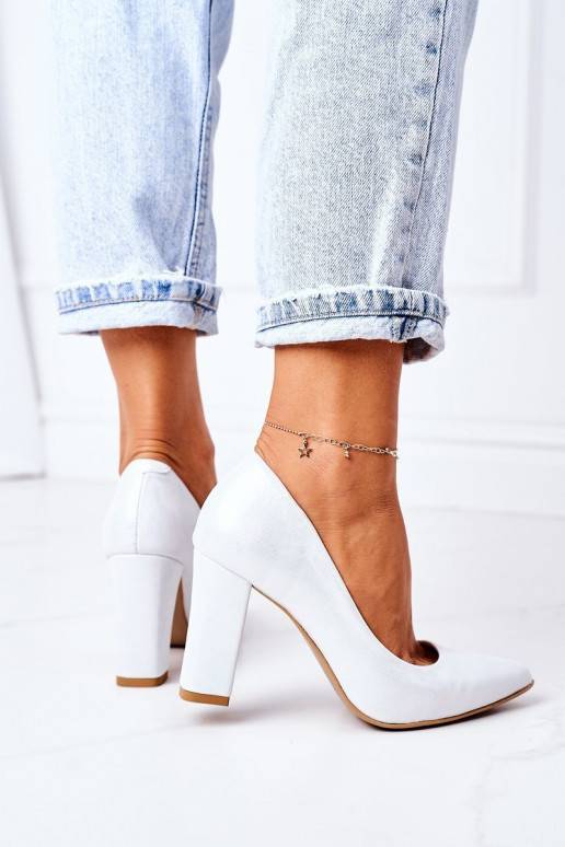 Silberne Satinschuhe Silberne Satinschuhe