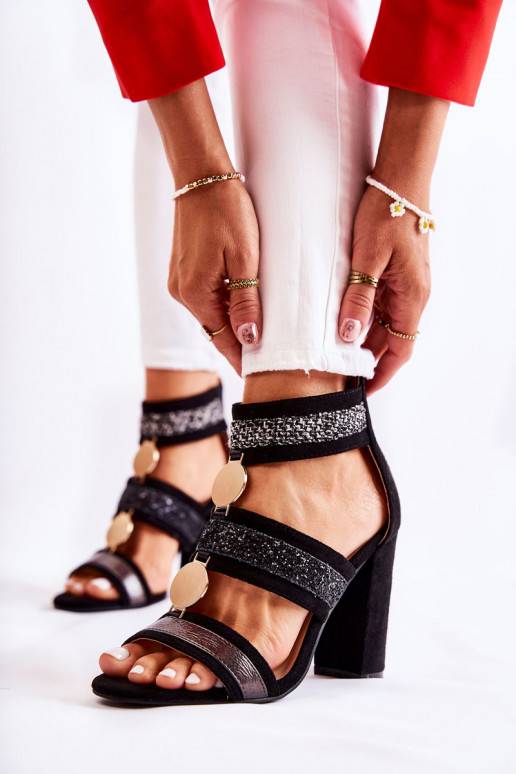 Damensandalen mit Absatz in der Farbe... Damensandalen mit Absatz in der Farbe...