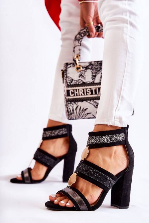 Damensandalen mit Absatz in der Farbe... Damensandalen mit Absatz in der Farbe...