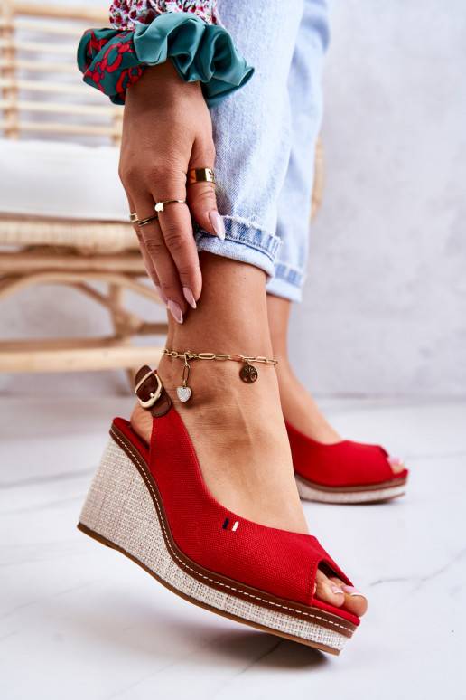 Comfortabele sandalen met gespen in... Comfortabele sandalen met gespen in...