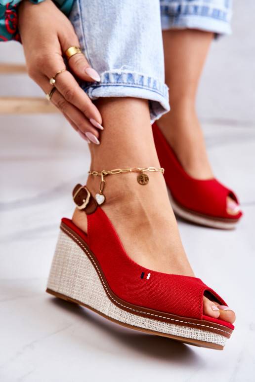 Comfortabele sandalen met gespen in... Comfortabele sandalen met gespen in...