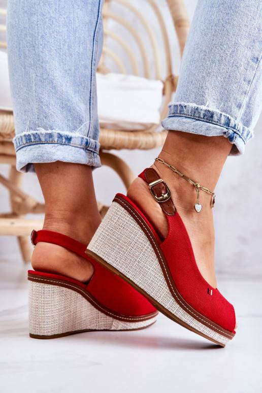 Comfortabele sandalen met gespen in... Comfortabele sandalen met gespen in...