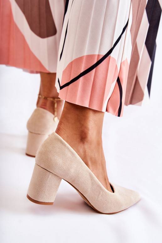 Modèle classique Chaussures à talons... Modèle classique Chaussures à talons...