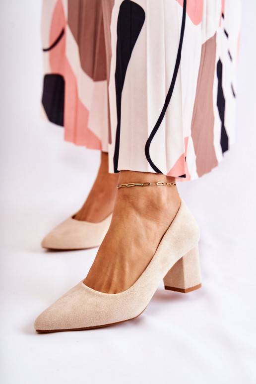 Modèle classique Chaussures à talons... Modèle classique Chaussures à talons...
