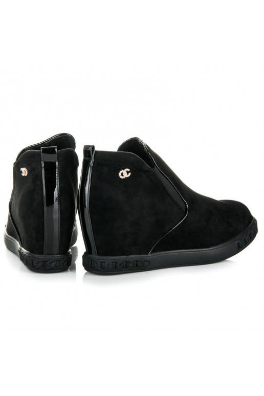 Schwarze Slip-On-Schuhe aus Wildleder... Schwarze Slip-On-Schuhe aus Wildleder...