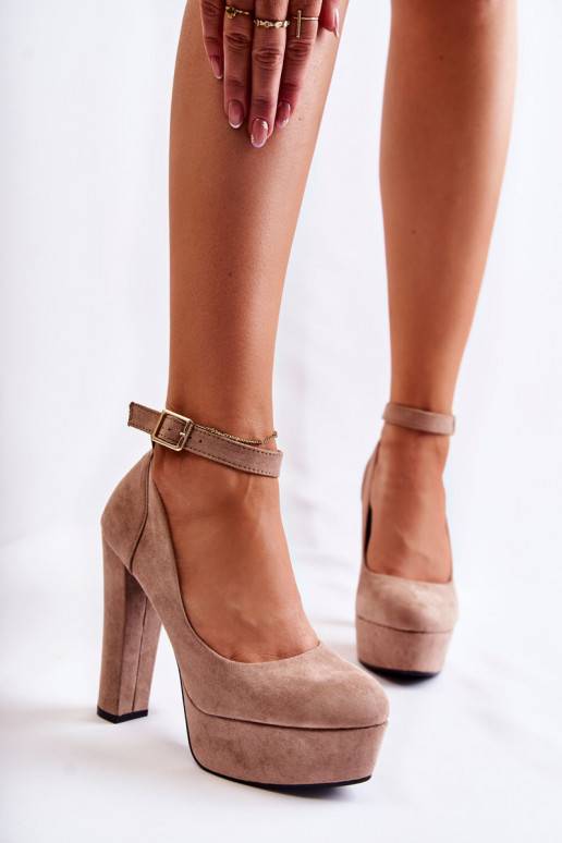 Chaussures à plateforme en daim beige... Chaussures à plateforme en daim beige...