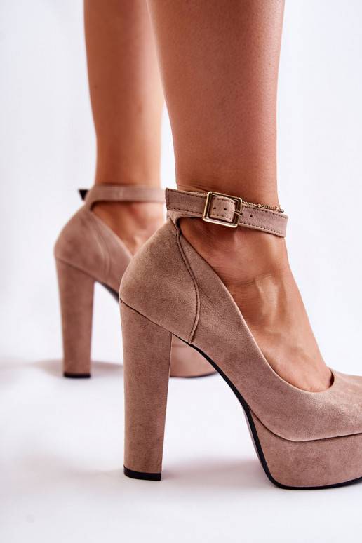 Chaussures à plateforme en daim beige... Chaussures à plateforme en daim beige...