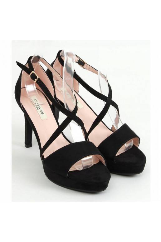 Sandales en daim noir à talons fins