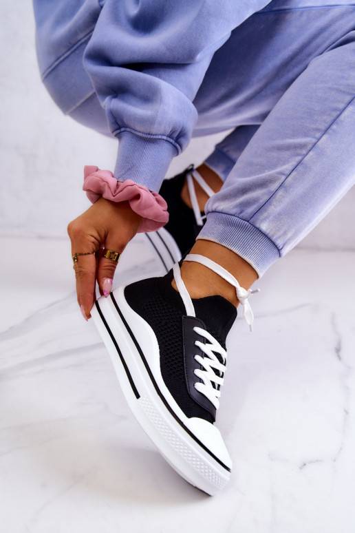 Sneakers mit sockenartiger Sohle in... Sneakers mit sockenartiger Sohle in...