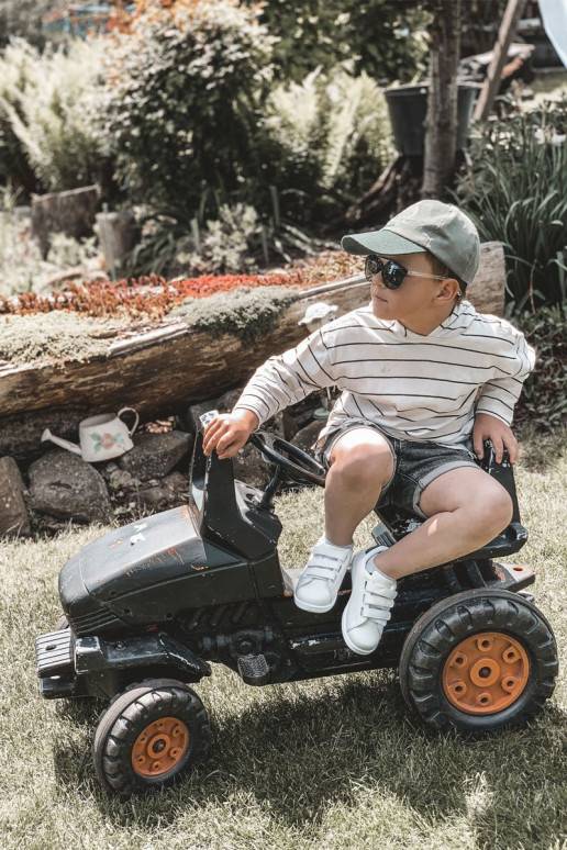 Kinder-Sneaker mit Klebeverschlüssen... Kinder-Sneaker mit Klebeverschlüssen...