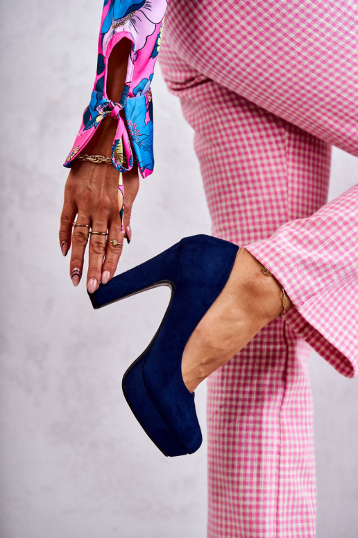 Modèle classique Chaussures en daim... Modèle classique Chaussures en daim...