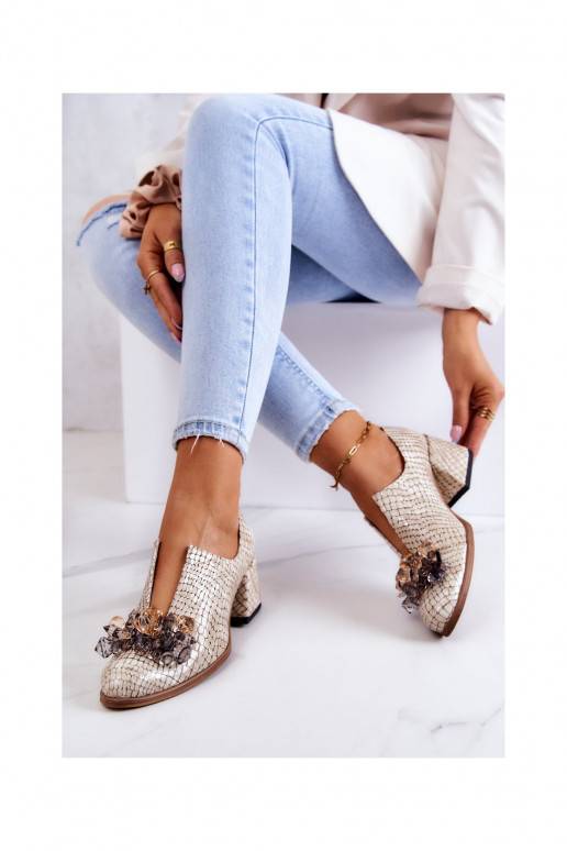 Chaussures avec détails élégants de... Chaussures avec détails élégants de...