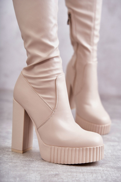 Chaussures longues beiges à plateforme Chaussures longues beiges à plateforme