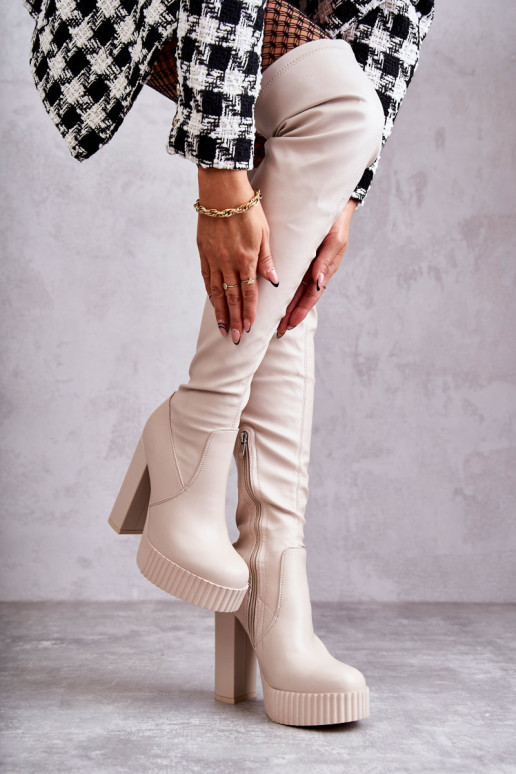 Chaussures longues beiges à plateforme
