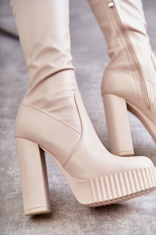 Chaussures longues beiges à plateforme