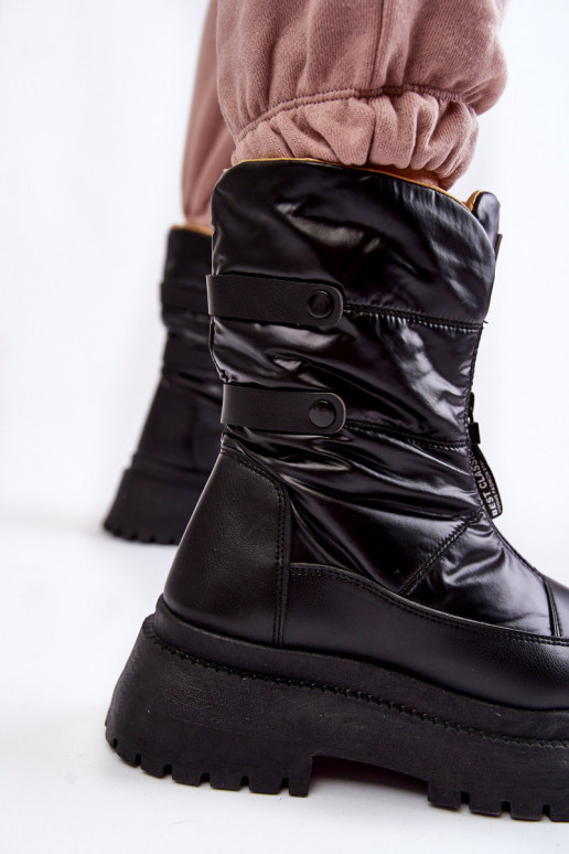 Schwarze Schneestiefel mit... Schwarze Schneestiefel mit...