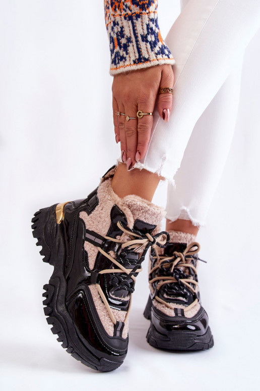 Schwarze und beige warme Sportschuhe... Schwarze und beige warme Sportschuhe...