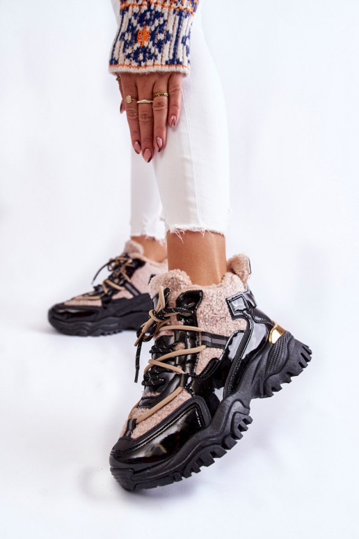 Schwarze und beige warme Sportschuhe... Schwarze und beige warme Sportschuhe...