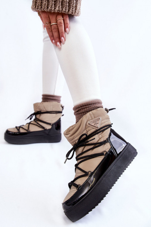 Zandzwarte snowboots met veters van... Zandzwarte snowboots met veters van...