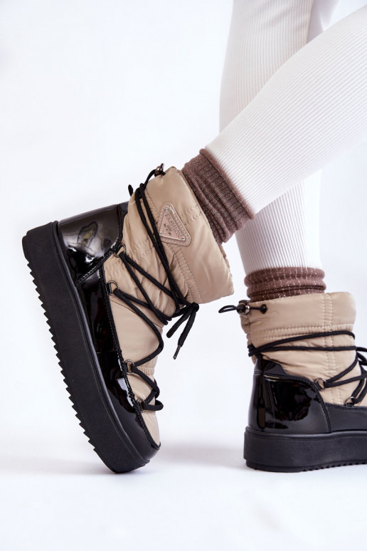 Zandzwarte snowboots met veters van... Zandzwarte snowboots met veters van...