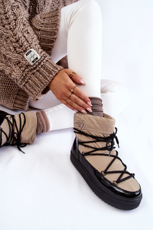 Zandzwarte snowboots met veters van... Zandzwarte snowboots met veters van...