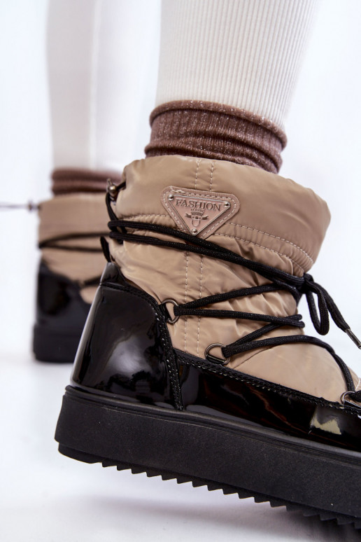 Zandzwarte snowboots met veters van... Zandzwarte snowboots met veters van...