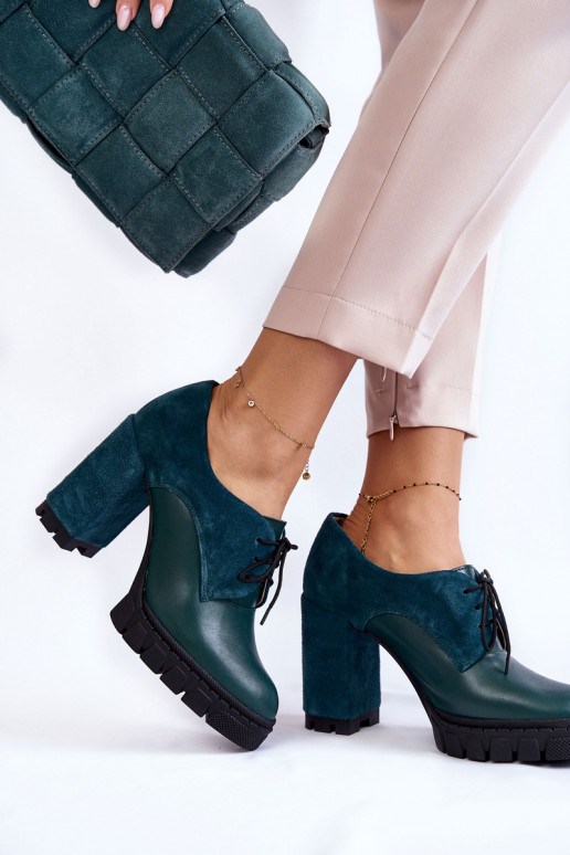 Suede laarzen met plateau in groen... Suede laarzen met plateau in groen...