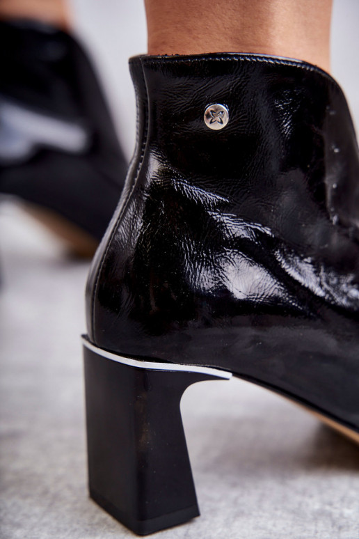 Bottines à talons de couleur noire Bottines à talons de couleur noire
