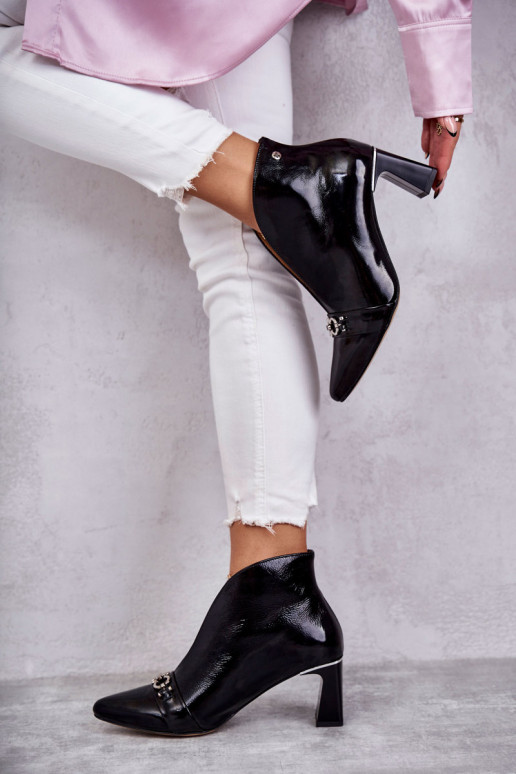 Bottines à talons de couleur noire Bottines à talons de couleur noire