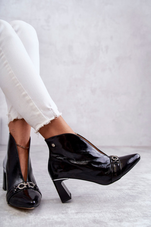 Bottines à talons de couleur noire Bottines à talons de couleur noire