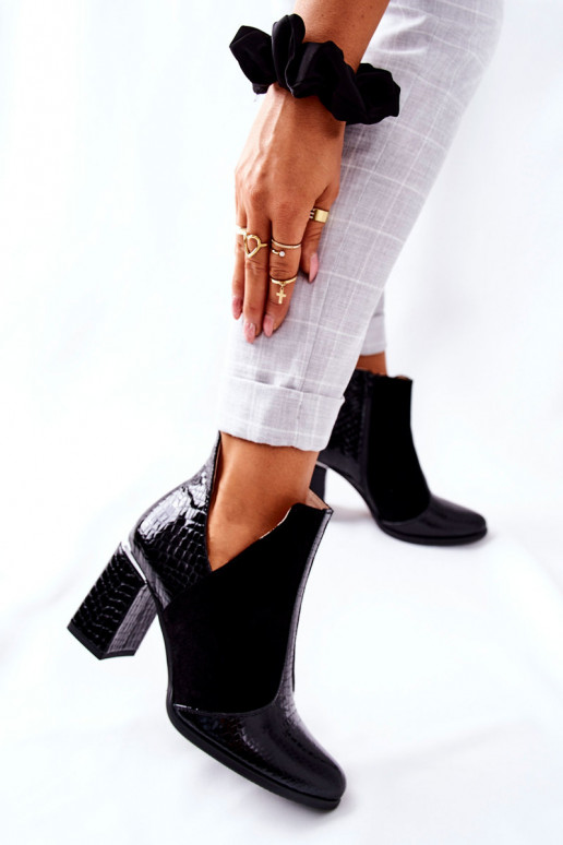 Damenstiefel mit Absatz in der Farbe... Damenstiefel mit Absatz in der Farbe...