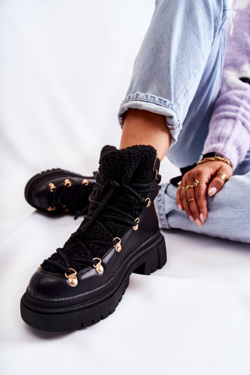 Stiefel in schwarzer Farbe Arisa Stiefel in schwarzer Farbe Arisa