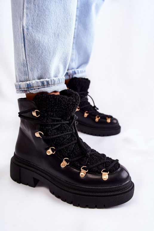 Stiefel in schwarzer Farbe Arisa Stiefel in schwarzer Farbe Arisa