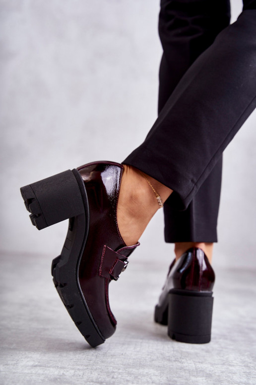 Chaussures de style élégant à talons... Chaussures de style élégant à talons...