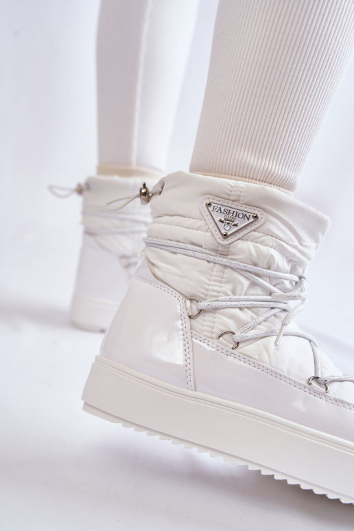 Snowboots met veters in de witte... Snowboots met veters in de witte...