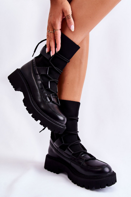 Zwarte massieve laarzen met een... Zwarte massieve laarzen met een...