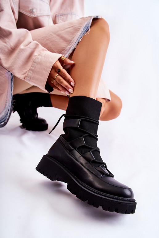 Boots massives noires à semelle type...