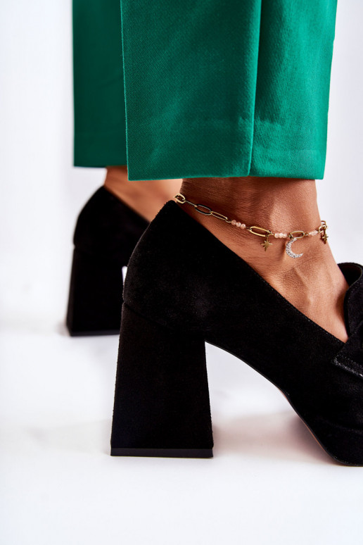 Bottines en daim noir par Laura Messi