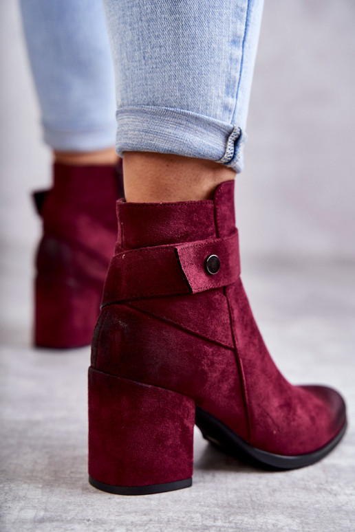 Rote Wildlederstiefel für Damen Rote Wildlederstiefel für Damen