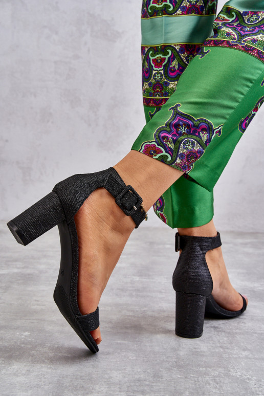 Schwarze, glänzende High Heels von Maxim