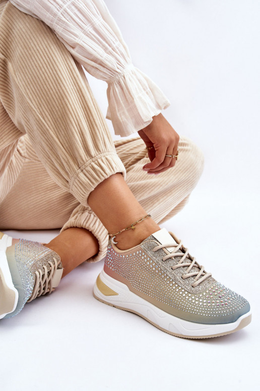 Glänzende Sneaker mit glitzernden... Glänzende Sneaker mit glitzernden...